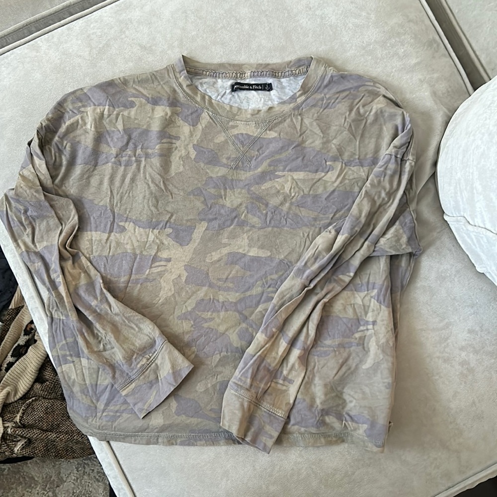 Camo long sleeve crop shirt. Abercrombie